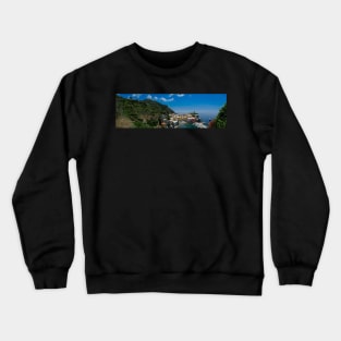 View on the cliff town of Vernazza, one of the colorful Cinque Terre on the Italian west coast Crewneck Sweatshirt